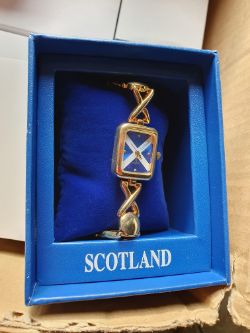Ladies watch approximately 10 box no 215