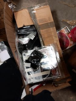 Random mix goods jewellery holders approx 50 sport fave makes approx 50 gold and silver pens & more