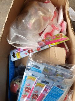Mix girls jewellery approximately 250 box no 221