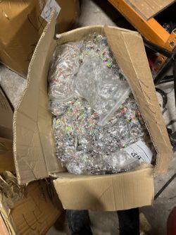 Different varieties jewellery approx 1500 box 471