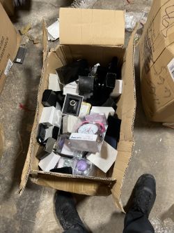 50 watches approx 50 clocks approx box 467