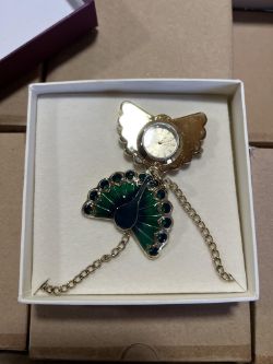 Clock necklace approx 60 box 17
