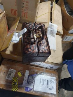 Makeup case and kit approximately 1 box no 94