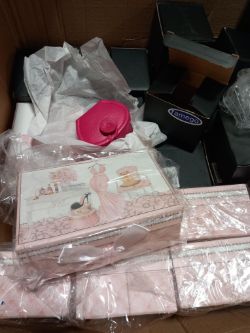 Famengo Pink boxes approx 45 pieces and pink gift boxes aproxx 13 pieces box 406