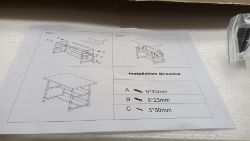 L32 - 1 Pallet Containing Approx 14 metal and wood desks