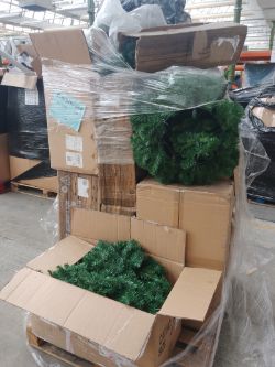 1 Return pallet of trees, fake snow, fibre optic trees, festive scenes and ornaments