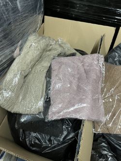 200 X NECK SCARFS