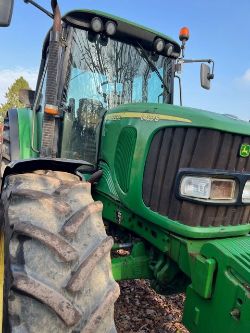 JOHN DEERE JD6420 TRACTOR - 2004 - LOW HOURS - ENGINE STARTS AND DRIVES