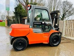 TOYOTA 02-7FD40 DIESEL FORKLIFT C/W FULLY GLAZED CABIN PALLET TINES