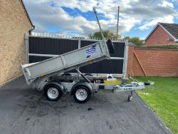 IFOR WILLIAMS 8FT TIPPING TRAILER |  YEAR 2020 | LIKE NEW | LADDER RACK | SELF CHARGE