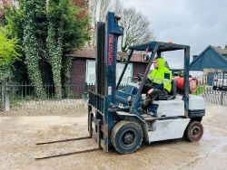 KOMATSU FG25T FORKLIFT C/W PALLET TINES