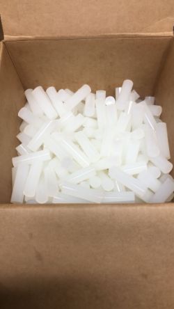 BULK BOX OF 3M HOT MELT ADHESIVE GLUE STICKS RRP £316 - USED UPHOLSTERERS, CRAFT, DIY, SCHOOLS ETC