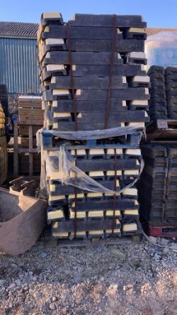 APPROX 950 HERAS RUBBER FENCE FEET - VARIOUS STYLES - USED FOR 1 JOB