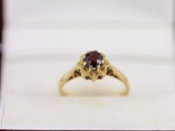 GARNET RING 18CT GOLD LADIES STUNNING SIZE J 750 2.4G