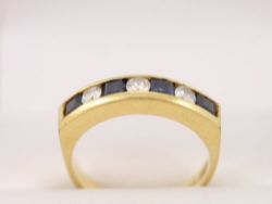 DIAMOND AND SAPPHIRE RING LADIES 18CT GOLD SIZE M 1/2 5.4G
