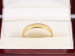 WEDDING BAND 18CT GOLD LADIES D SHAPED SIZE O 750 3.3G