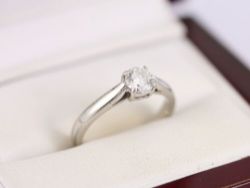 DIAMOND SOLITAIRE RING PLATINUM SIZE H 1/2 950 3.6G