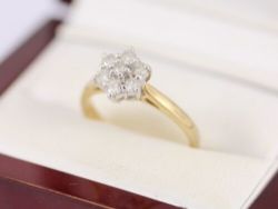 DIAMOND CLUSTER RING 9CT GOLD LADIES STUNNING SIZE N 375 2.6G