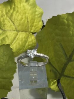 HEART SHAPE 0.66CT DIAMOND ENGAGEMENT RING/WHITE GOLD