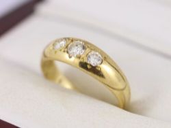 DIAMOND TRILOGY RING 18CT GOLD LADIES SIZE I 750 2.5G