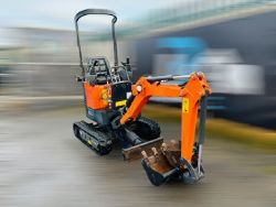 DOOSAN DX10Z EXCAVATOR 2021 678 HOURS EXPANDING UNDERCARRIAGE - 2 BUCKETS