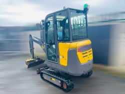 VOLVO EC18D EXCAVATOR 2018 - 1383 HOURS - 3 BUCKETS - EXPANDING TRACKS