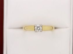 DIAMOND SOLITAIRE ENGAGEMENT RING 18CT GOLD BEAUTIFUL LADIES SIZE M 1/2 Z19