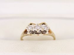 DIAMOND TRILOGY RING 9CT GOLD LADIES SIZE I 1/2 375 2G BP91