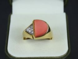DIAMOND & CORAL RING 18CT GOLD LADIES SIZE P 1/2 750 12.1G FE70