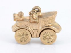 CAR CHARM VINTAGE 9CT GOLD 375 CHARMS PENDANT 1968 F86