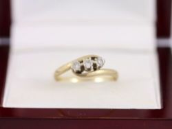 DIAMOND TRILOGY RING 9CT GOLD LADIES SIZE N 375 2.1G