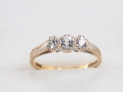 DIAMOND ENGAGEMENT RING 9CT GOLD LADIES STUNNING 375 IDEAL GIFT SIZE K J75