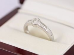 DIAMOND SOLITAIRE RING 18CT WHITE GOLD LADIES SIZE K 750 3.1G AT24
