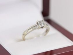 DIAMOND CLUSTER RING 9CT WHITE GOLD LADIES SIZE O N23