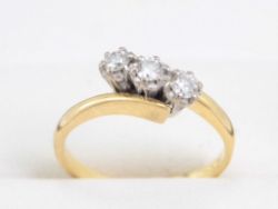 DIAMOND TRILOGY RING 18CT GOLD LADIES ENGAGEMENT SIZE M 1/2 Z37