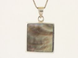 MOTHER OF PEARL PENDANT STERLING SILVER LADIES NECKLACE 925 13.2G SS69