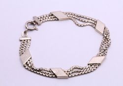 TRIPLE LAYERED C-LINK BRACELET 7.2