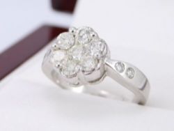 DIAMOND CLUSTER RING BEAUTIFUL 9CT WHITE GOLD LADIES ENGAGEMENT SIZE M