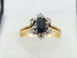 DIAMOND AND SAPPHIRE ENGAGEMENT CLUSTER RING 18CT GOLD LADIES SIZE N S57