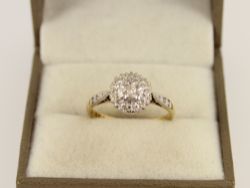 DIAMOND CLUSTER RING 18CT GOLD LADIES SIZE Q 750 3.3G IE19