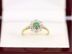 DIAMOND AND EMERALD HALO RING 18CT GOLD LADIES SIZE N 750 2.4G AG20
