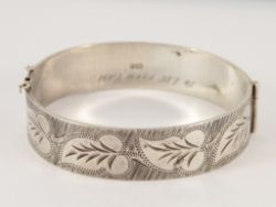 VINTAGE FLORAL HINGED BANGLE STERLING SILVER LADIES BRACELET 7