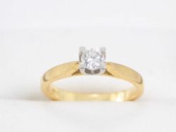 DIAMOND SOLITAIRE RING 18CT GOLD LADIES SIZE J Z39