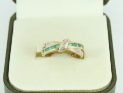 DIAMOND & EMERALD RING 9CT GOLD LADIES SIZE K 1/4 375 2G FR61