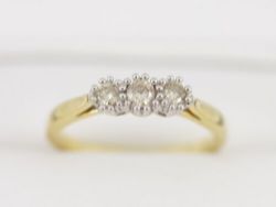 DIAMOND TRILOGY RING 18CT GOLD LADIES SIZE N 750 P59