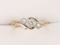 DIAMOND TRILOGY RING 18CT GOLD LADIES BEAUTIFUL SIZE O 3.3G Y88