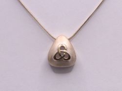 TRINITY KNOT PENDANT CHARM CHAIN NECKLACE 16