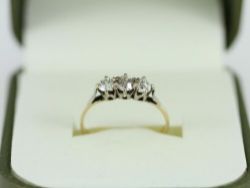 DIAMOND TRILOGY RING 18CT GOLD LADIES SIZE K 1/2 750 1.4G CX43