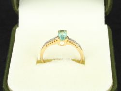 EMERALD & WHITE ZIRCON RING 9CT GOLD LADIES STUNNING SIZE O 375 1.3G FJ8