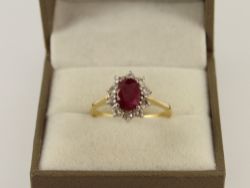 DIAMOND & RUBY HALO RING 18CT GOLD LADIES SIZE R 750 4.7G IC93